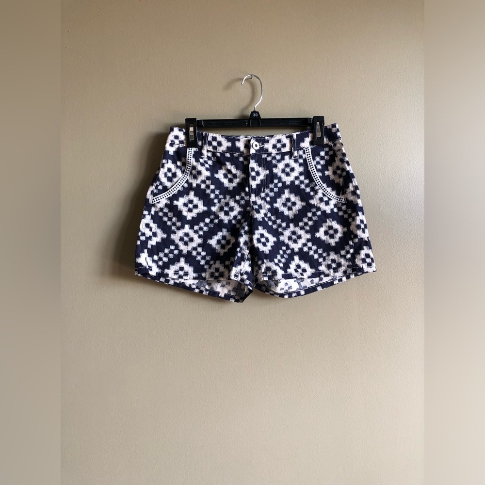 NWT Vince Camuto Women Navy Diamond print Cotton Shorts Size 2